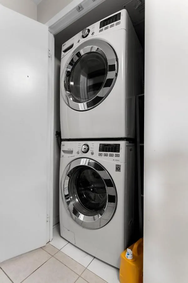 Luxury Fully Furnished Suite In Downtown Toronto - Maple Leaf Square Apartment